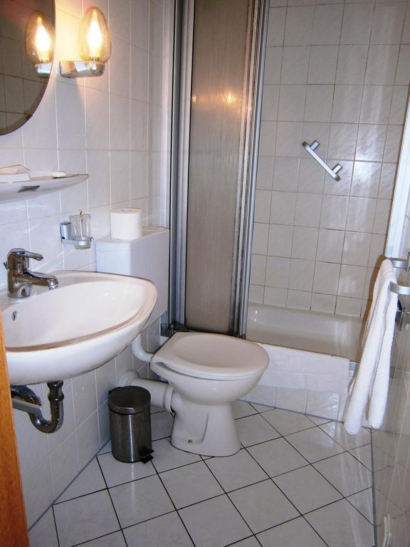 Hotel Strauss Waldbronn Habitación foto